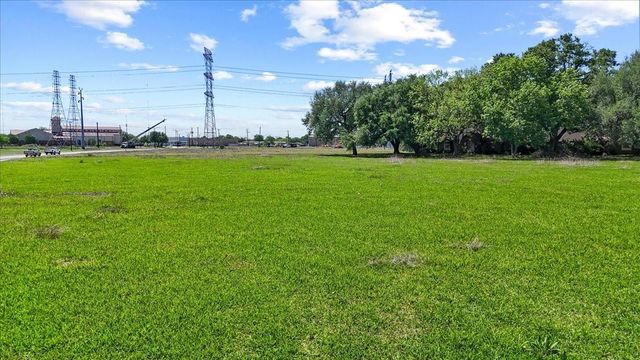 718 Staffordshire Road, Stafford, TX 77477