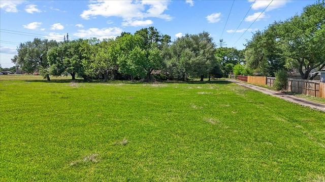 718 Staffordshire Road, Stafford, TX 77477
