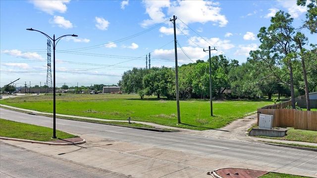 718 Staffordshire Road, Stafford, TX 77477