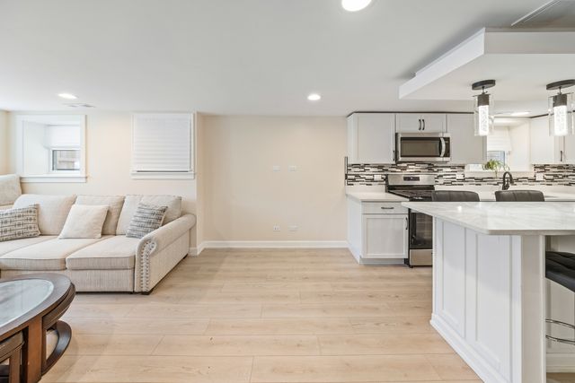 5219 W Deming Place G, Chicago, IL 60639