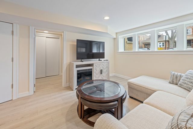 5219 W Deming Place G, Chicago, IL 60639