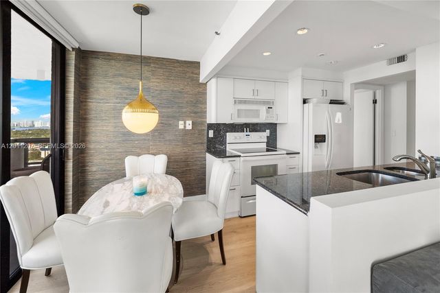 2555 Collins Ave 2014, Miami Beach, FL 33140