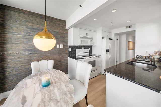 2555 Collins Ave 2014, Miami Beach, FL 33140