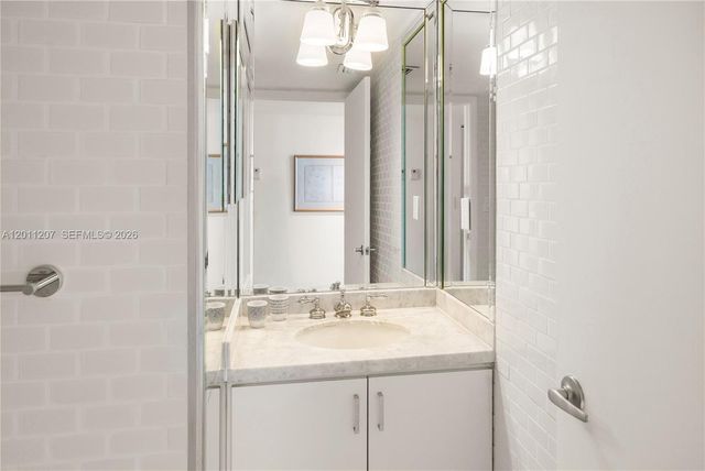 2555 Collins Ave 2014, Miami Beach, FL 33140