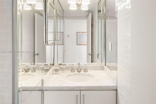 2555 Collins Ave 2014, Miami Beach, FL 33140