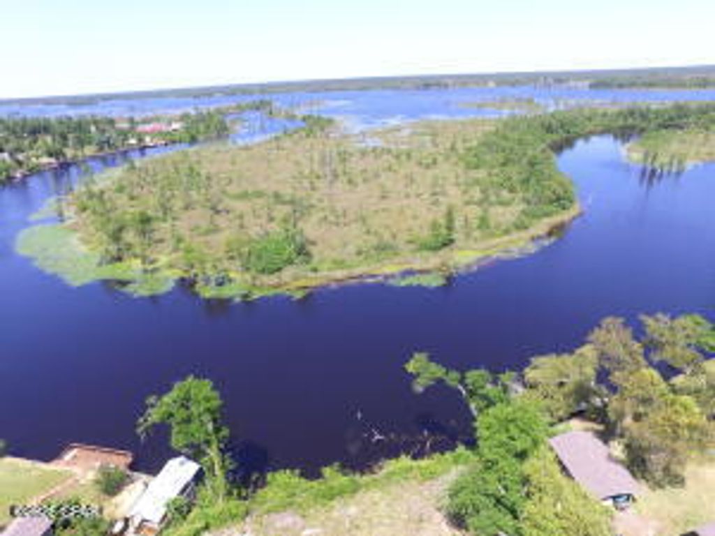 9523 Indian Bluff Resort Lane, Youngstown, FL 32466