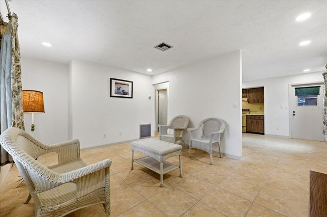 5027 1ST AVENUE N, St Petersburg, FL 33710