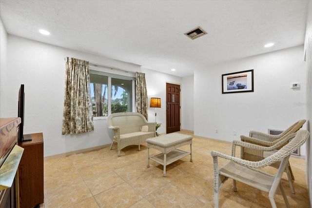 5027 1ST AVENUE N, St Petersburg, FL 33710