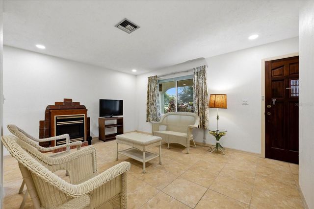 5027 1ST AVENUE N, St Petersburg, FL 33710