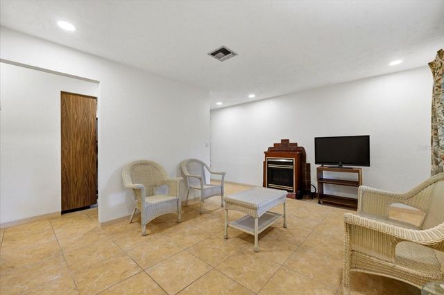 5027 1ST AVENUE N, St Petersburg, FL 33710