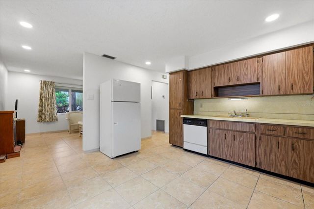 5027 1ST AVENUE N, St Petersburg, FL 33710