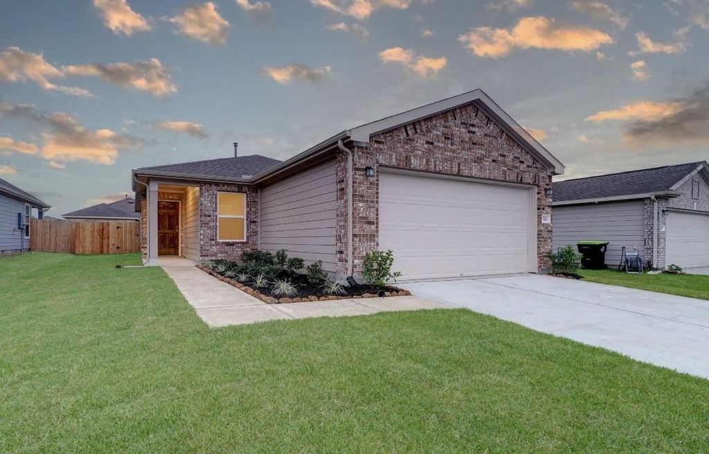 534 Broken Boulder Street, Magnolia, TX 77354