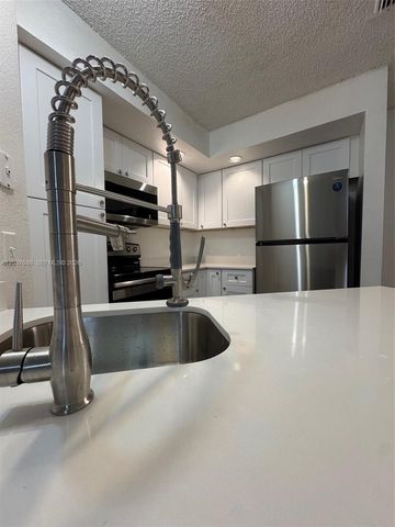 3390 N Pinewalk Dr N 1016, Margate, FL 33063
