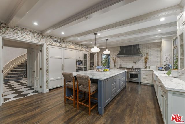 7171 Chelan Way, Los Angeles, CA 90068