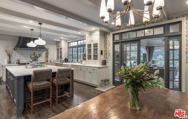 7171 Chelan Way, Los Angeles, CA 90068