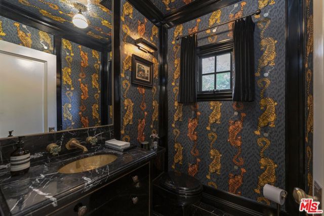 7171 Chelan Way, Los Angeles, CA 90068