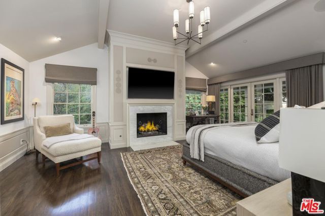 7171 Chelan Way, Los Angeles, CA 90068