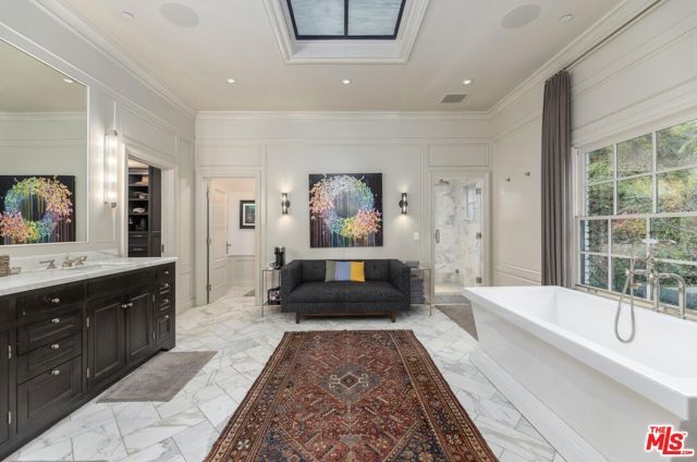 7171 Chelan Way, Los Angeles, CA 90068