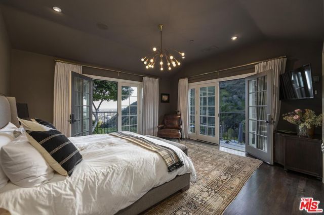 7171 Chelan Way, Los Angeles, CA 90068