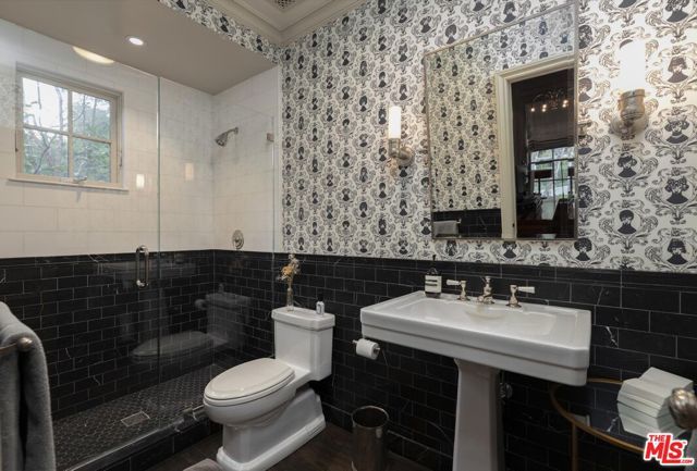 7171 Chelan Way, Los Angeles, CA 90068