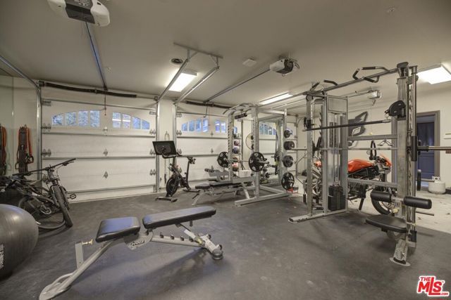 7171 Chelan Way, Los Angeles, CA 90068