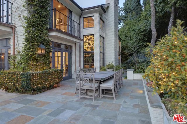 7171 Chelan Way, Los Angeles, CA 90068