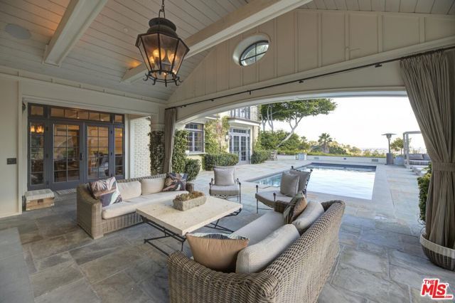 7171 Chelan Way, Los Angeles, CA 90068