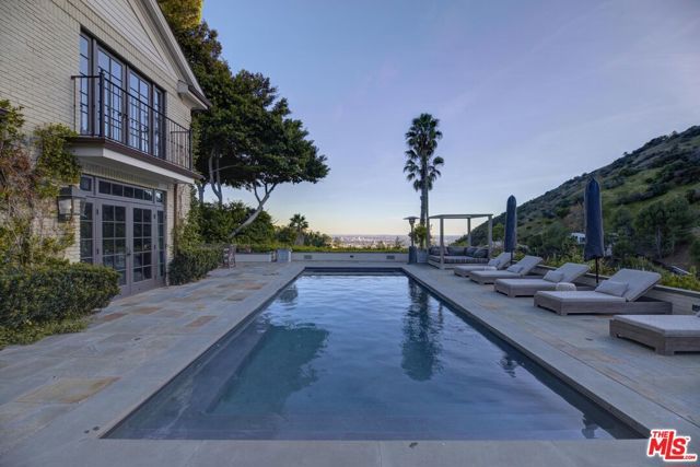 7171 Chelan Way, Los Angeles, CA 90068