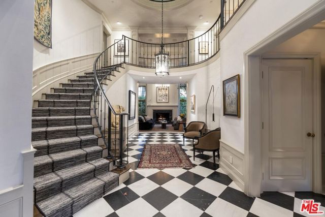 7171 Chelan Way, Los Angeles, CA 90068