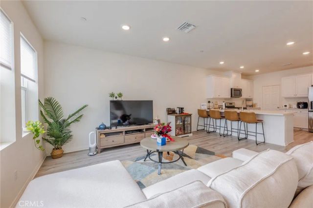 4058 E Coronado Privado, Ontario, CA 91761