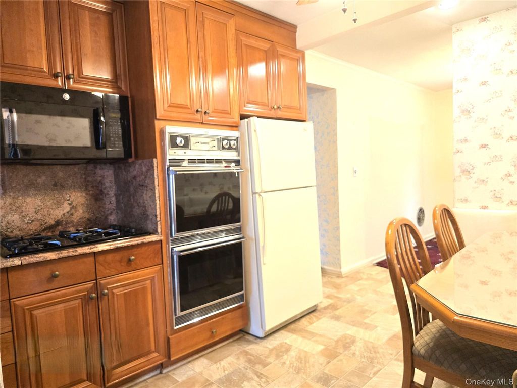 6515 180th Street, Fresh Meadows, NY 11365 — photo 4