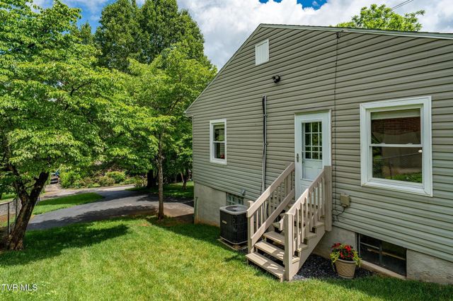 487 Kentucky Avenue, Bluff City, TN 37618