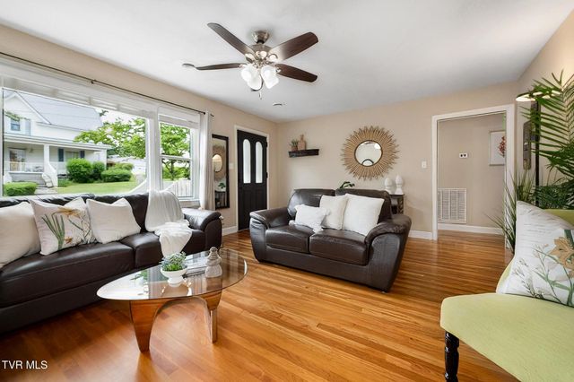 487 Kentucky Avenue, Bluff City, TN 37618