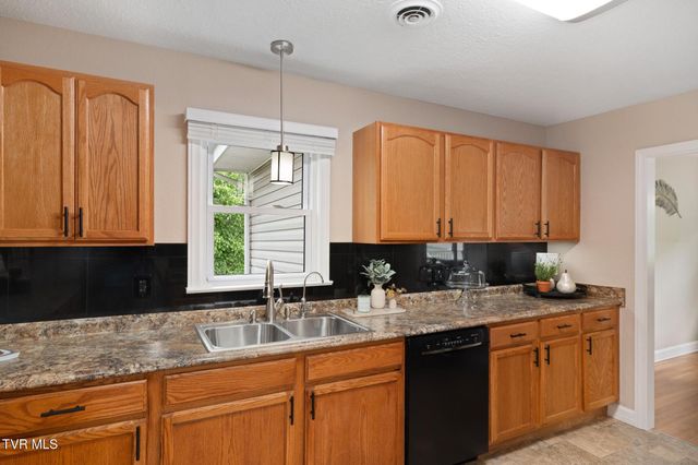 487 Kentucky Avenue, Bluff City, TN 37618