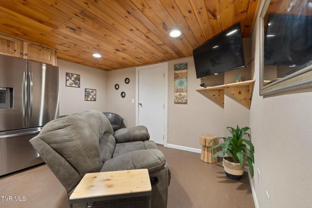 487 Kentucky Avenue, Bluff City, TN 37618