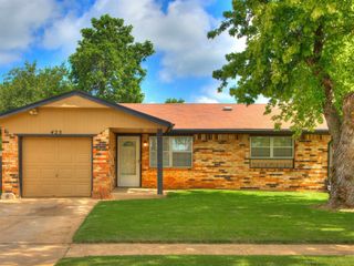 425 W Linden Drive, Mustang, OK 73064