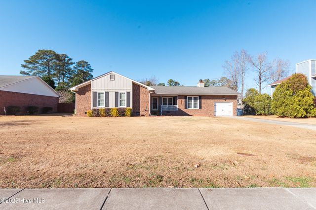 2602 Northwoods Drive, Jacksonville, NC 28540