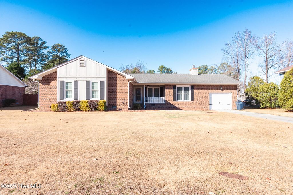 2602 Northwoods Drive, Jacksonville, NC 28540