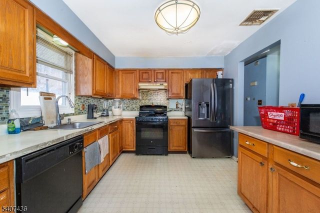 170 Park Heights Ave, Dover Town, NJ 07801