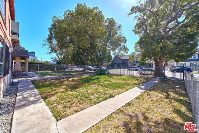 1824 S Wilton Place, Los Angeles, CA 90019