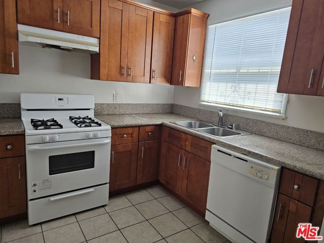 1824 S Wilton Place, Los Angeles, CA 90019