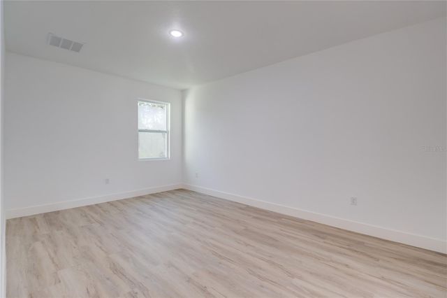 125 FISHER WAY, Ocklawaha, FL 32179