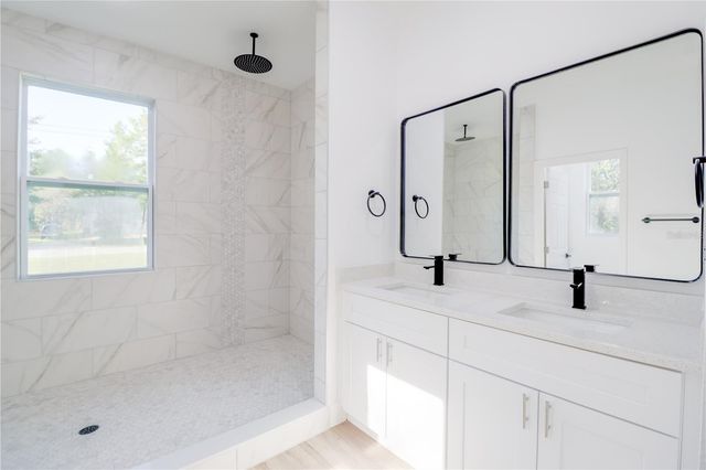 125 FISHER WAY, Ocklawaha, FL 32179