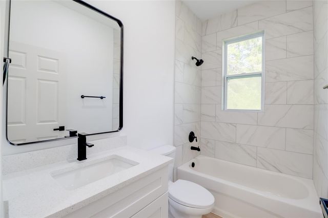 125 FISHER WAY, Ocklawaha, FL 32179