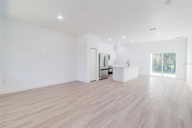 125 FISHER WAY, Ocklawaha, FL 32179