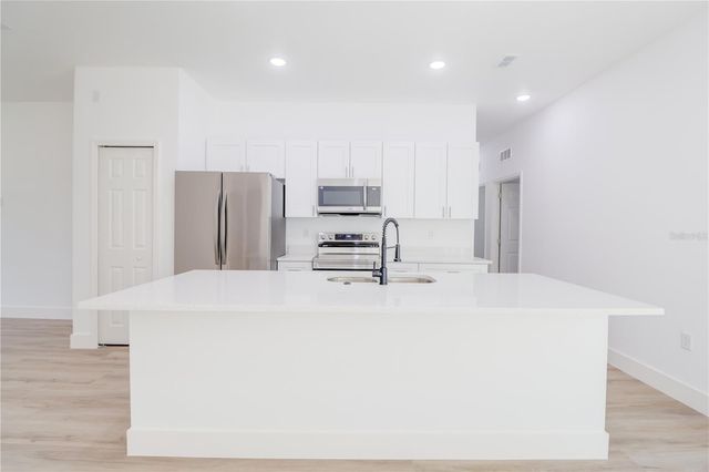 125 FISHER WAY, Ocklawaha, FL 32179