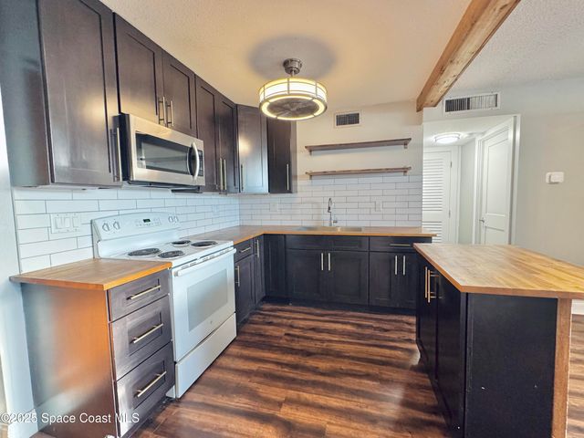 205 Buccaneer Avenue C1-104, Merritt Island, FL 32952