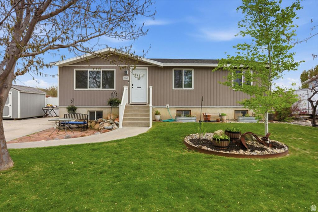 Image 3 of property listing at 300 W 925 S, Garland, UT 84312