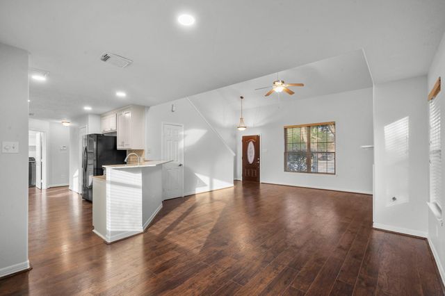 108 Glade Bridge Court, Dickinson, TX 77539