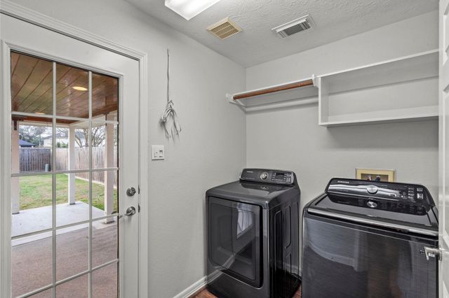 108 Glade Bridge Court, Dickinson, TX 77539